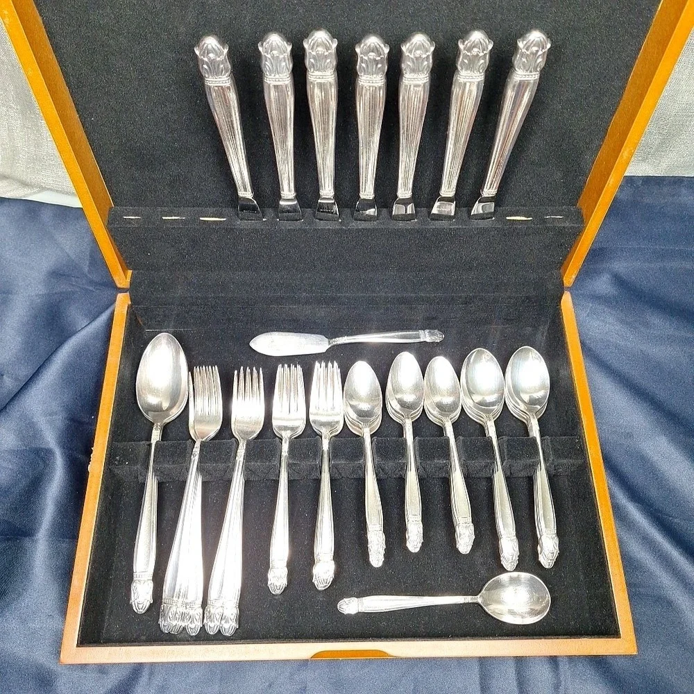 Holmes & Danish Princess Silverplate Flatware in Case 50‎ Pieces Wood Box